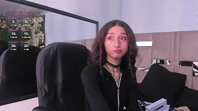 Queenjenn   online show from February 1, 2:45 pm
