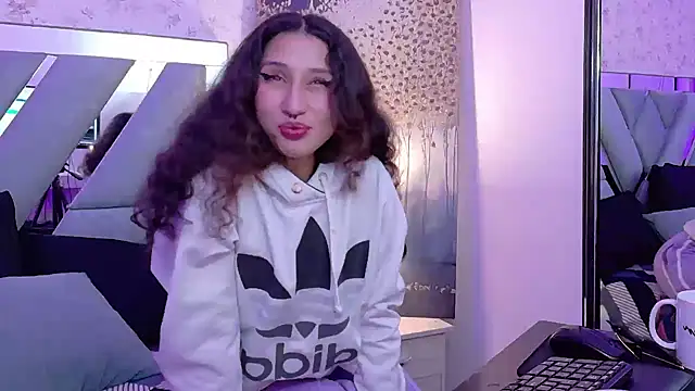 Queenjenn   online show from April 23, 5:25 pm