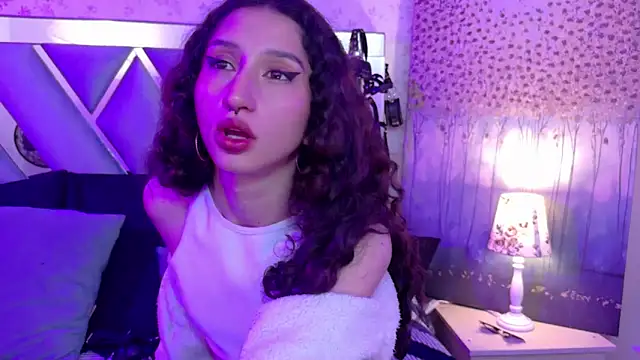 Queenjenn   online show from April 22, 11:33 pm