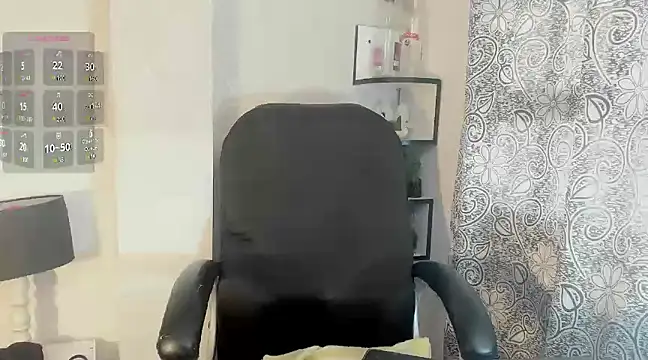 Queenjenn   online show from February 11, 8:20 pm