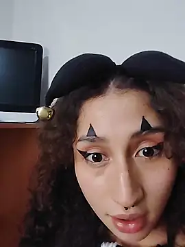 Queenjenn   online show from October 31, 7:05 am