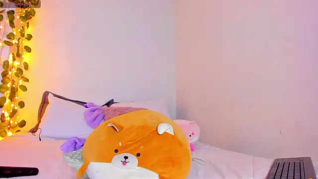 emillyhills online show from February 18, 3:10 pm