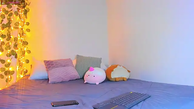 emillyhills online show from March 9, 7:45 am