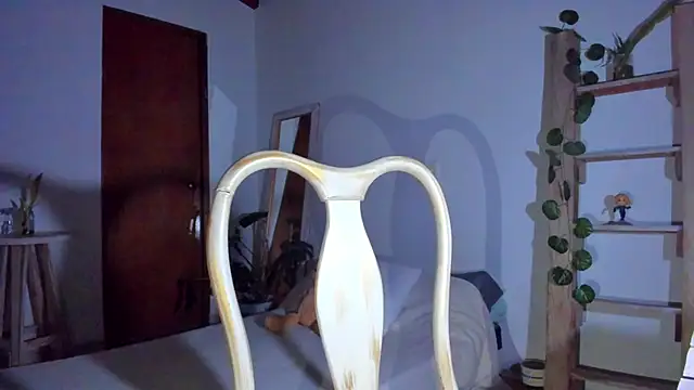 emillyhills online show from February 9, 1:36 am