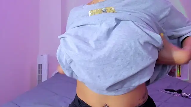 emillyhills online show from December 30, 11:59 am