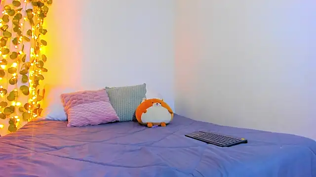 emillyhills online show from February 6, 7:24 am