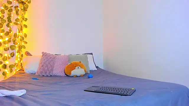 emillyhills online show from February 5, 6:45 am