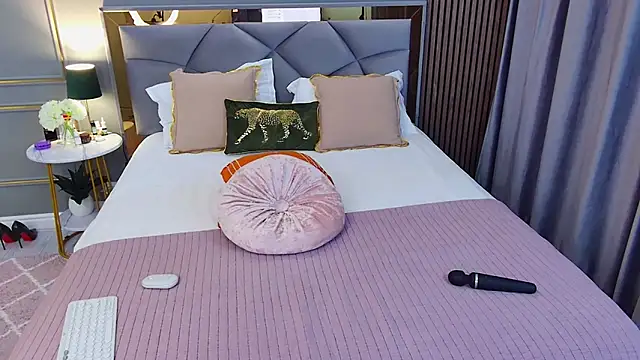 AvaCristal online show from April 17, 7:17 pm