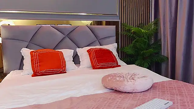 Snapshot of AvaCristal chatting on November 28, 7:47 pm AvaCristal online show from November 28, 7:47 pm