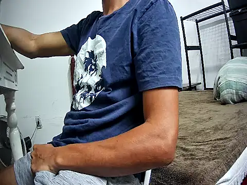 SkinnyLatinMan online show from November 7, 5:39 pm