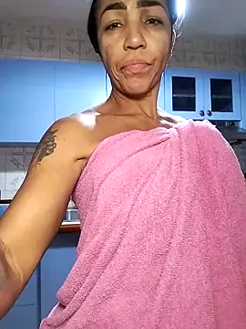 Snapshot of Alison_fitness chatting on October 18, 12:23 am Alison fitness online show from October 18, 12:23 am