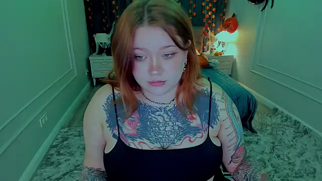 MoonLghte online show from October 12, 7:59 pm