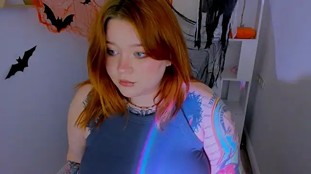 MoonLghte online show from October 19, 7:49 pm