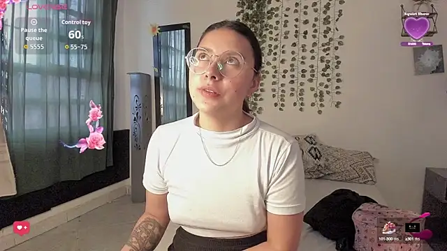 Noellesable online show from September 16, 5:25 pm