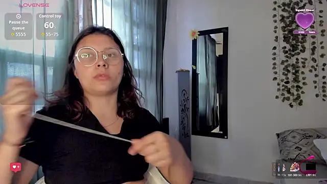 Noellesable online show from October 30, 5:21 pm