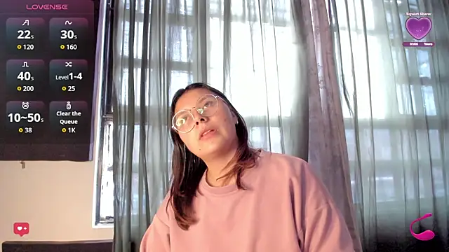 Noellesable online show from October 29, 5:34 pm