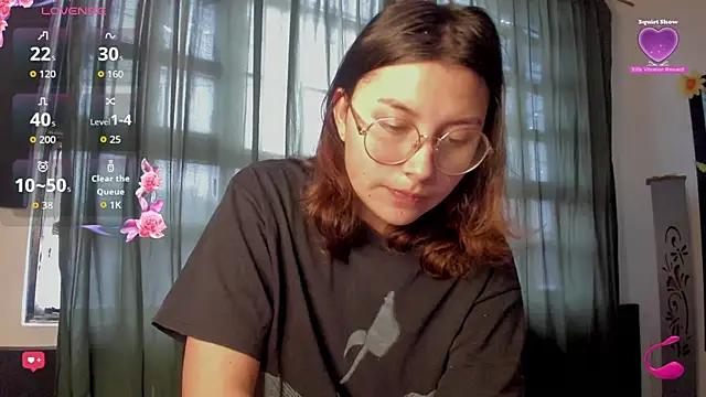 Noellesable online show from October 6, 5:13 pm