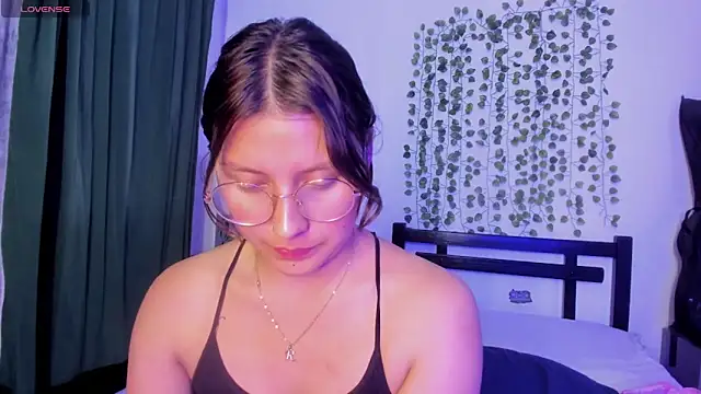 Noellesable online show from March 7, 1:31 am