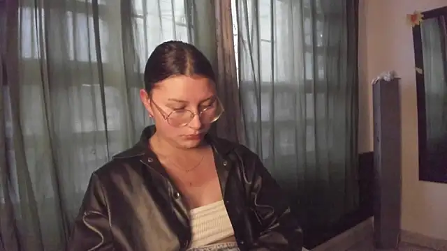 Noellesable online show from November 29, 5:57 pm