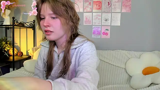 EvaStevs online show from March 15, 2:45 pm