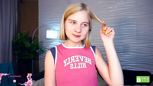 Snapshot of OdelinaFicken chatting on October 30, 6:55 am OdelinaFicken online show from October 30, 6:55 am