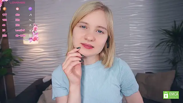 Snapshot of OdelinaFicken chatting on December 4, 4:11 am OdelinaFicken online show from December 4, 4:11 am