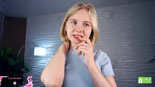 Snapshot of OdelinaFicken chatting on October 24, 5:28 am OdelinaFicken online show from October 24, 5:28 am