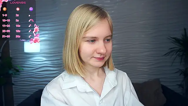 Snapshot of OdelinaFicken chatting on December 15, 4:18 am OdelinaFicken online show from December 15, 4:18 am