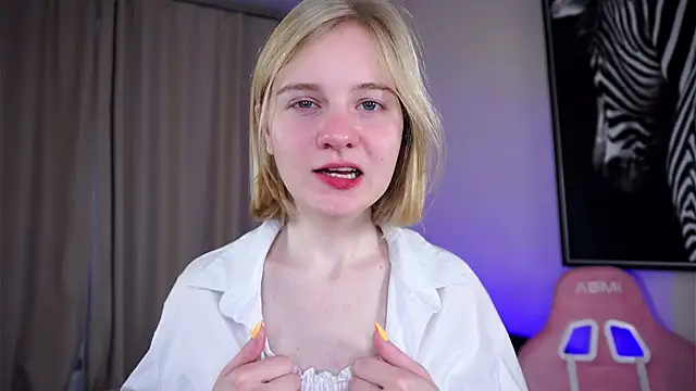 Snapshot of OdelinaFicken chatting on October 29, 6:12 am OdelinaFicken online show from October 29, 6:12 am