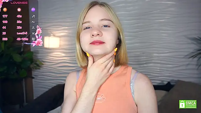 Snapshot of OdelinaFicken chatting on November 13, 4:05 am OdelinaFicken online show from November 13, 4:05 am