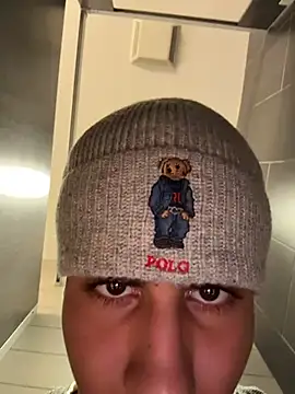 Snapshot of johnycash21 chatting on December 1, 8:53 pm johnycash21 online show from December 1, 8:53 pm