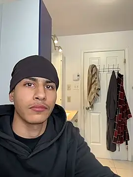 Snapshot of johnycash21 chatting on December 14, 2:00 pm johnycash21 online show from December 14, 2:00 pm