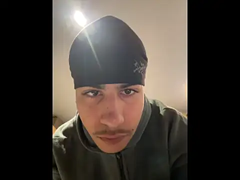 Snapshot of johnycash21 chatting on March 5, 1:08 pm johnycash21 online show from March 5, 1:08 pm