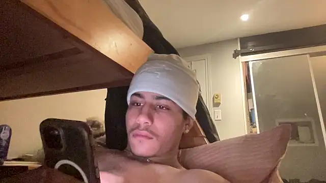 Snapshot of johnycash21 chatting on April 15, 7:14 am johnycash21 online show from April 15, 7:14 am
