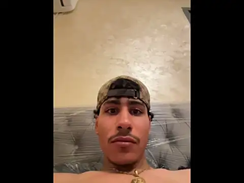Snapshot of johnycash21 chatting on July 5, 1:54 am johnycash21 online show from July 5, 1:54 am