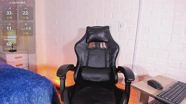 sweet kitty0110 online show from April 1, 9:12 pm