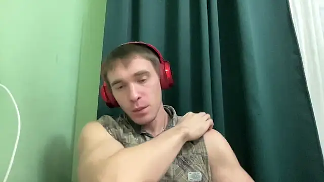 Snapshot of Mrbiceps23 chatting on December 4, 12:52 pm Mrbiceps23 online show from December 4, 12:52 pm