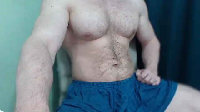 Snapshot of Mrbiceps23 chatting on November 14, 5:27 pm Mrbiceps23 online show from November 14, 5:27 pm