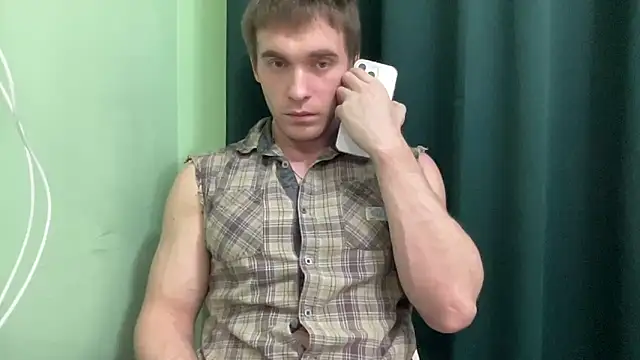 Snapshot of Mrbiceps23 chatting on December 5, 6:17 pm Mrbiceps23 online show from December 5, 6:17 pm