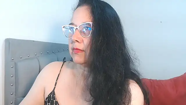 Snapshot of maturepriscila chatting on September 9, 3:32 pm maturepriscila online show from September 9, 3:32 pm