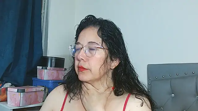 Snapshot of maturepriscila chatting on May 19, 1:29 pm maturepriscila online show from May 19, 1:29 pm
