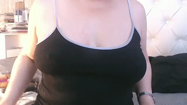 Snapshot of maturepriscila chatting on March 15, 8:43 pm maturepriscila online show from March 15, 8:43 pm