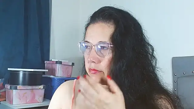 Snapshot of maturepriscila chatting on May 17, 1:44 pm maturepriscila online show from May 17, 1:44 pm