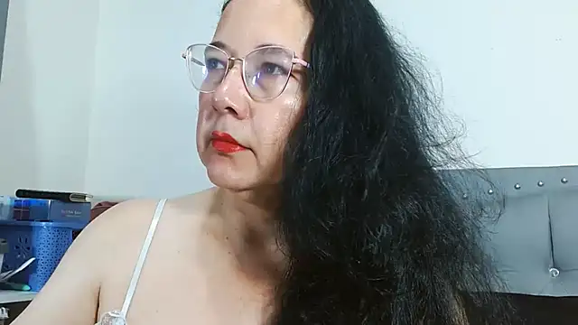 Snapshot of maturepriscila chatting on June 5, 12:33 pm maturepriscila online show from June 5, 12:33 pm