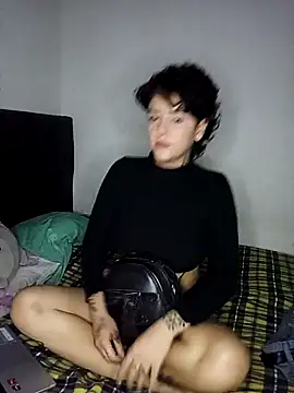 Snapshot of AteneaRockstar chatting on January 11, 12:22 am AteneaRockstar online show from January 11, 12:22 am