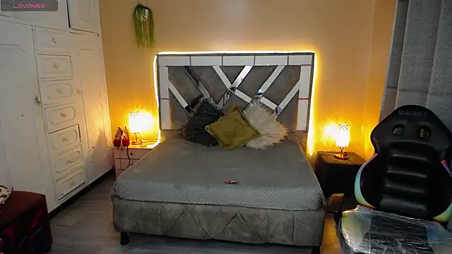 Kate Laurence  online show from February 22, 3:12 am