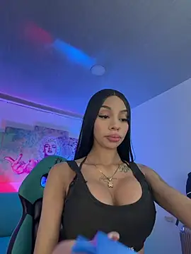 Snapshot of Tiffanny chatting on February 21, 8:33 pm Tiffanny online show from February 21, 8:33 pm