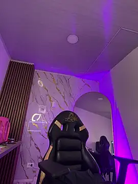 Snapshot of Tiffanny chatting on February 28, 2:22 am Tiffanny online show from February 28, 2:22 am