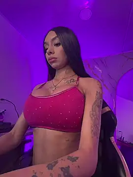 Snapshot of Tiffanny chatting on February 25, 11:10 am Tiffanny online show from February 25, 11:10 am