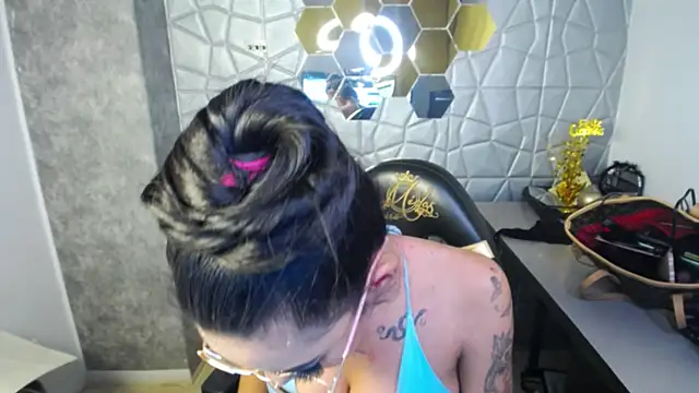Snapshot of Tiffanny chatting on March 8, 3:35 pm Tiffanny online show from March 8, 3:35 pm